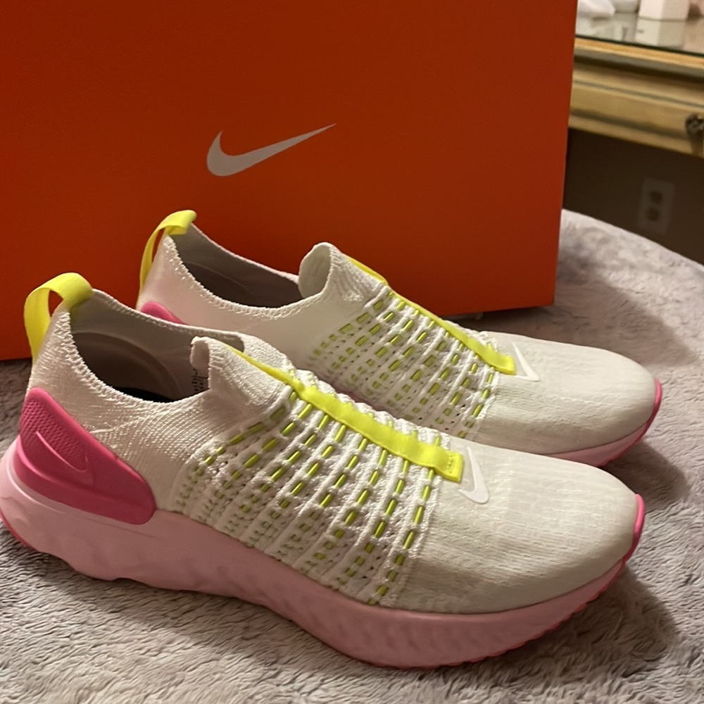 Womens  Nike react phantom run fk 2 size 7